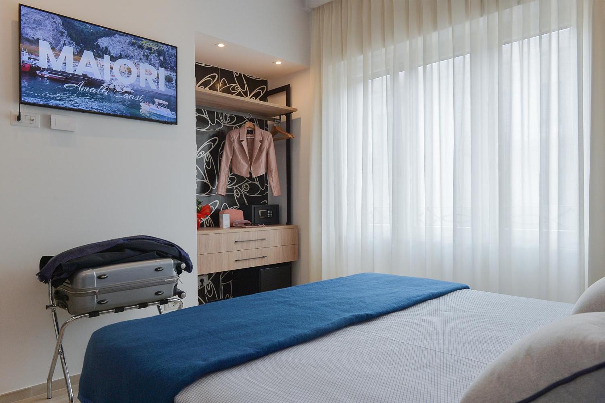 Charming Rooms Amalfi Coast Maiori Bagian luar foto