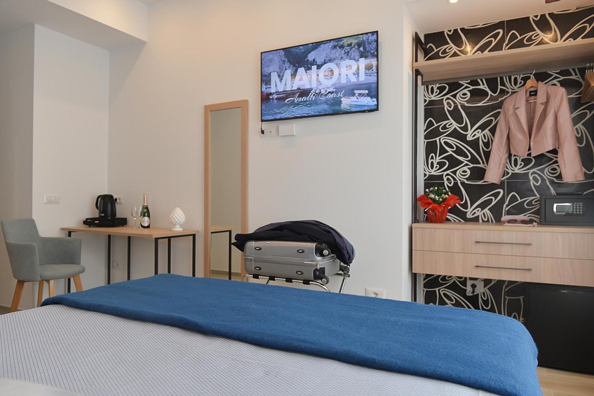 Charming Rooms Amalfi Coast Maiori Bagian luar foto