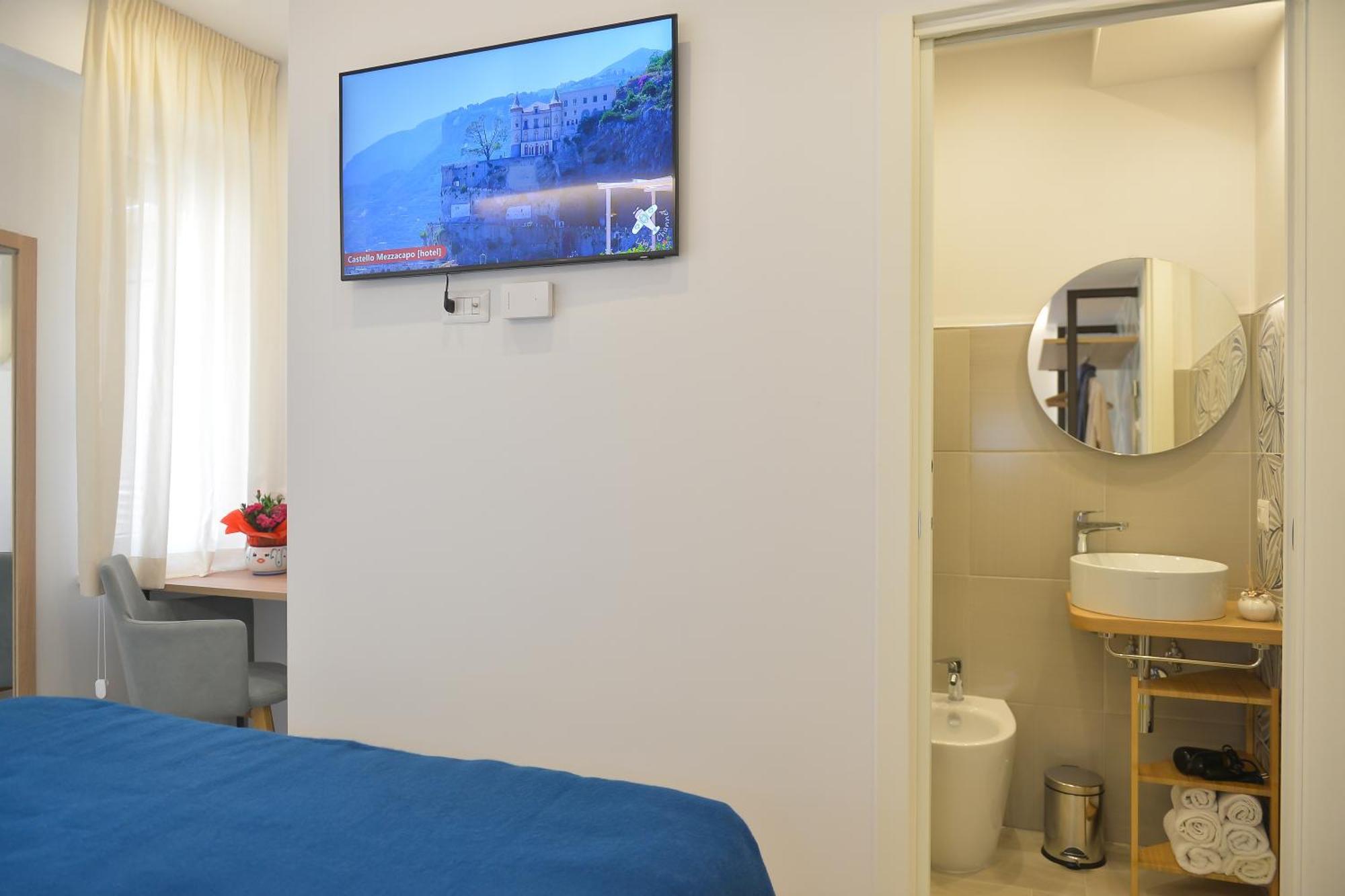 Charming Rooms Amalfi Coast Maiori Bagian luar foto