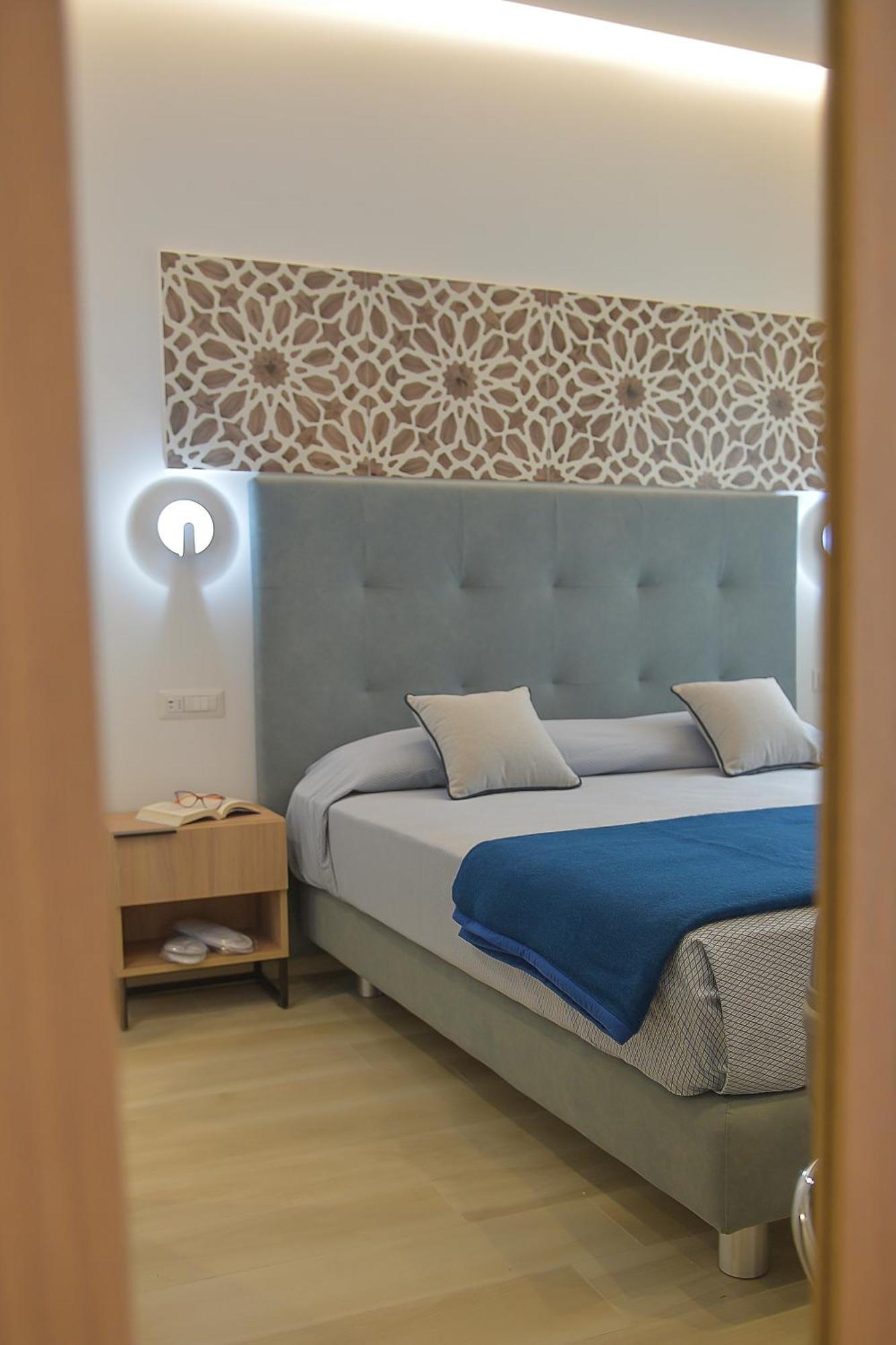 Charming Rooms Amalfi Coast Maiori Bagian luar foto