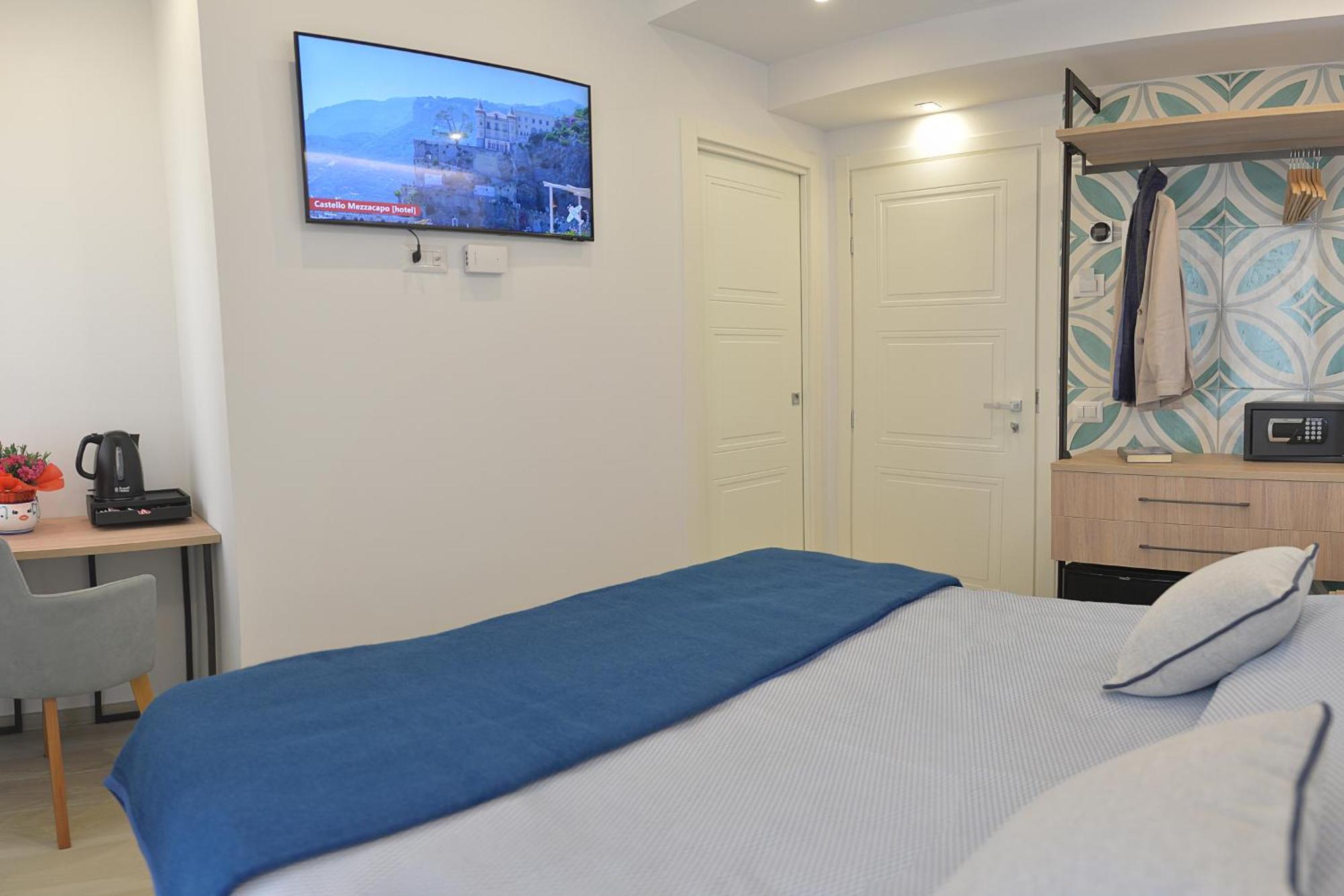 Charming Rooms Amalfi Coast Maiori Bagian luar foto