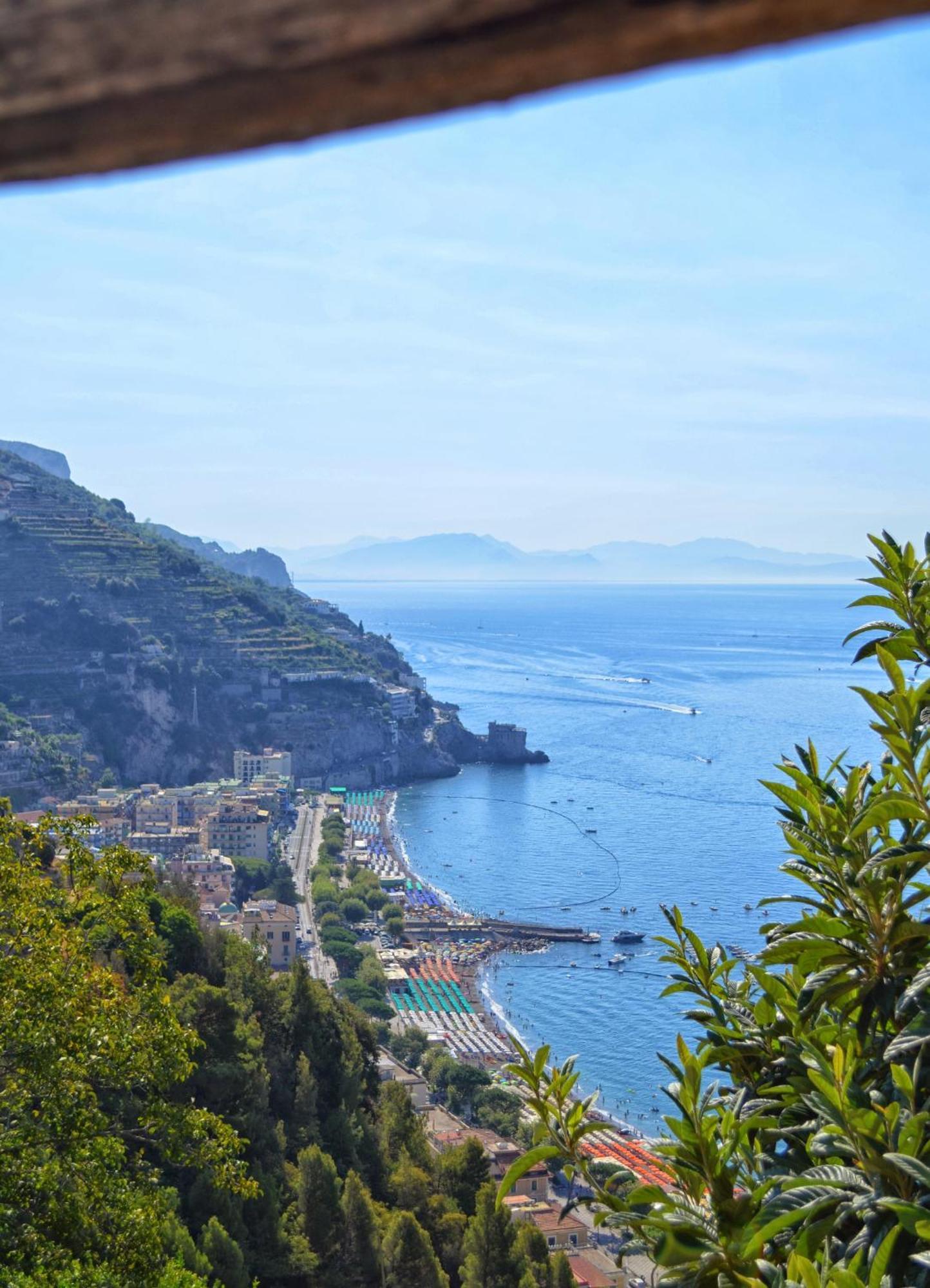 Charming Rooms Amalfi Coast Maiori Bagian luar foto